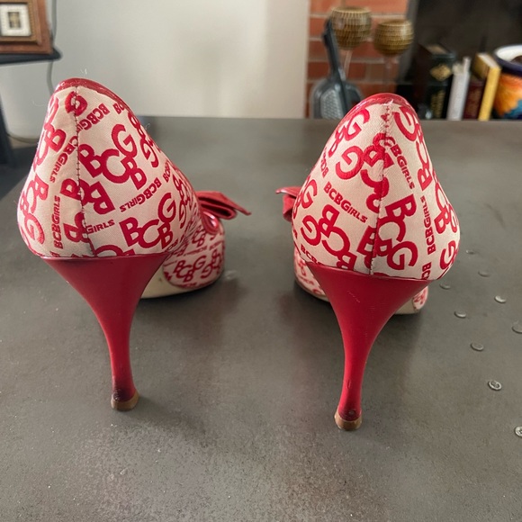 BCBGirls peep toe w/bow pumps. Red and cream. - Picture 2 of 9
